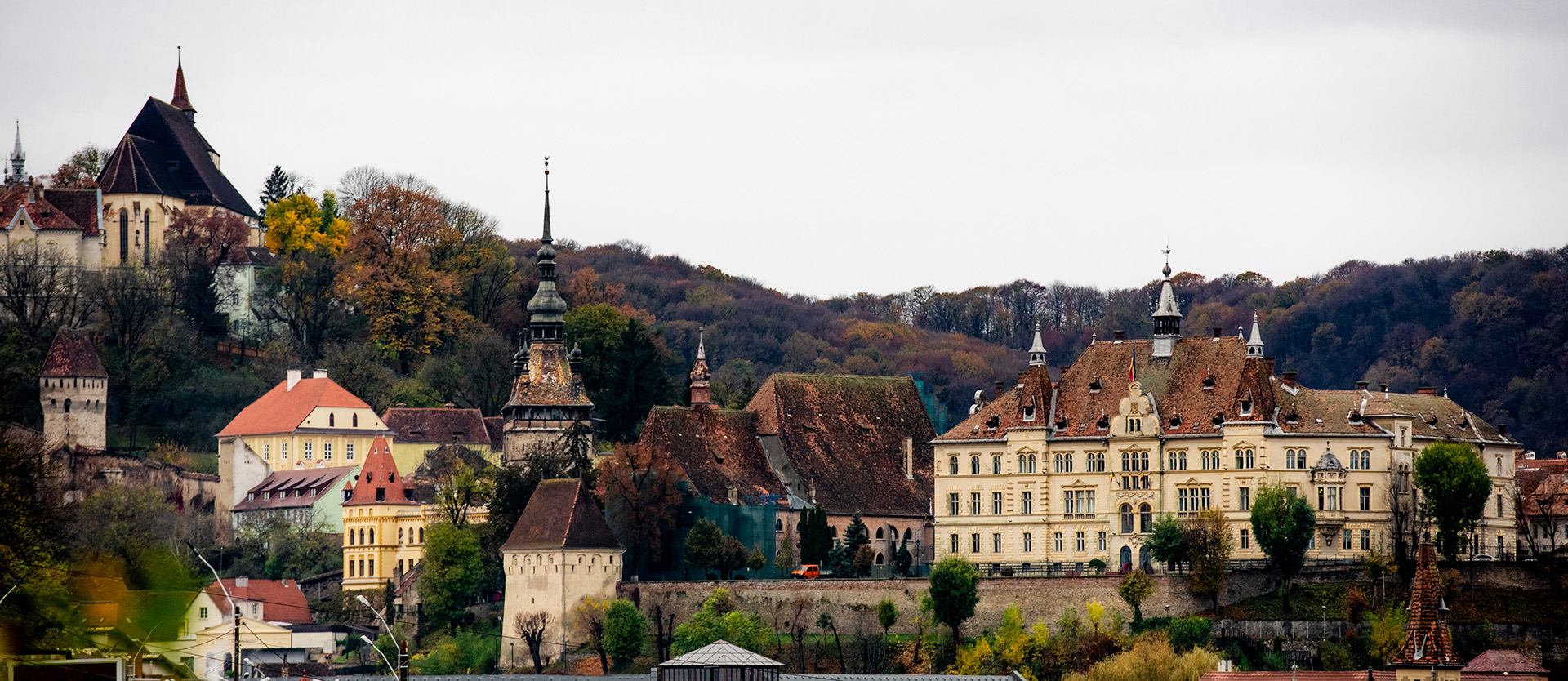 Panoramablick auf das mittelalterliche Stadtbild von Sighisoara